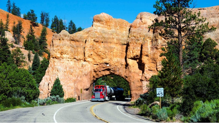 entrance-to-bryce-canyon-2672694